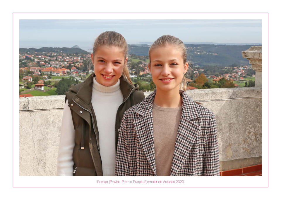 MADRID, SPAIN - DECEMBER 12: This handout image provided by the Spanish Royal Household shows the inside of the Royal Christmas Card featuring a photograph Princess Leonor and Princess Sofia on December 12, 2020 in Madrid, Spain. (Photo by Casa de S.M. el Rey Spanish Royal Household via Getty Images)