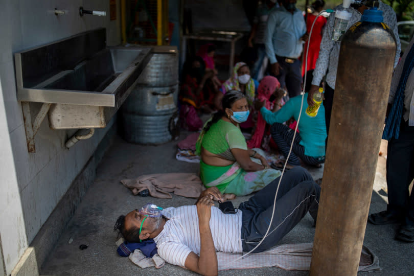   印度新冠肺炎疫情嚴峻，醫療資源嚴重不足。 （圖／達志／美聯社）