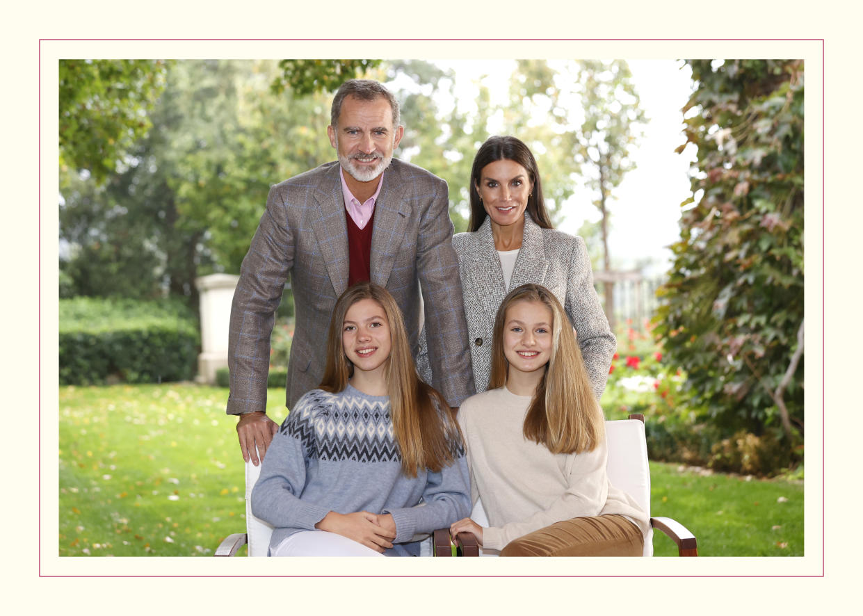 MADRID, SPAIN - DECEMBER 16: This handout image provided by the Spanish Royal Household shows the inside of the Royal Christmas Card featuring a photograph of featuring King Felipe VI of Spain with Queen Letizia of Spain and their children Crown Princess Leonor of Spain and Princess Sofia of Spain as well as a message from the family on December 16, 2021 in Madrid, Spain. (Photo by Casa de S.M. el Rey / Spanish Royal Household via Getty Images)