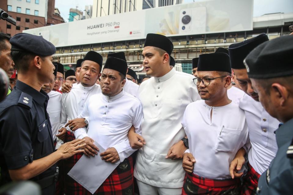 Umno Youth chief Dr Muhammad Akmal Saleh (centre) speaks to reporters before handing over a memorandum to US Embassy regarding on Singapore-born American comedian Jocelyn Chia in Kuala Lumpur June 9, 2023. — Picture by Yusof Mat Isa