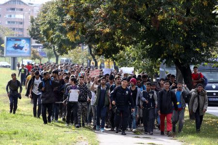 Several hundred refugees and migrants walk heading in the direction of the Hungarian border, in Belgrade, Serbia October 4, 2016. REUTERS/Marko Djurica