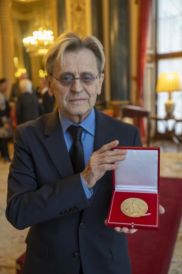 Mikhail Baryshnikov con el mayor honor de la Royal Academy of Dance, el Premio de la Coronación de la Reina Isabel II, en reconocimiento a su contribución al ballet y al mundo más amplio de la danza.