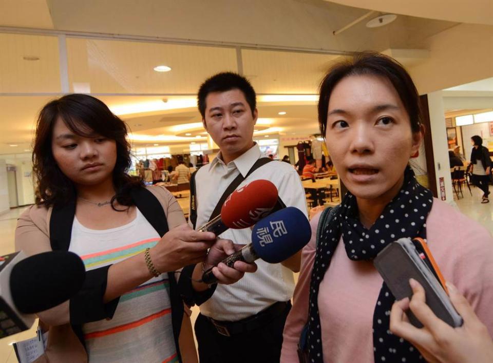 陳幸妤(右)曾在被媒體貼身追訪時大爆發，對綠營政客猛嗆大白話，後來言行低調許多。（示意圖／本報系資料照片）