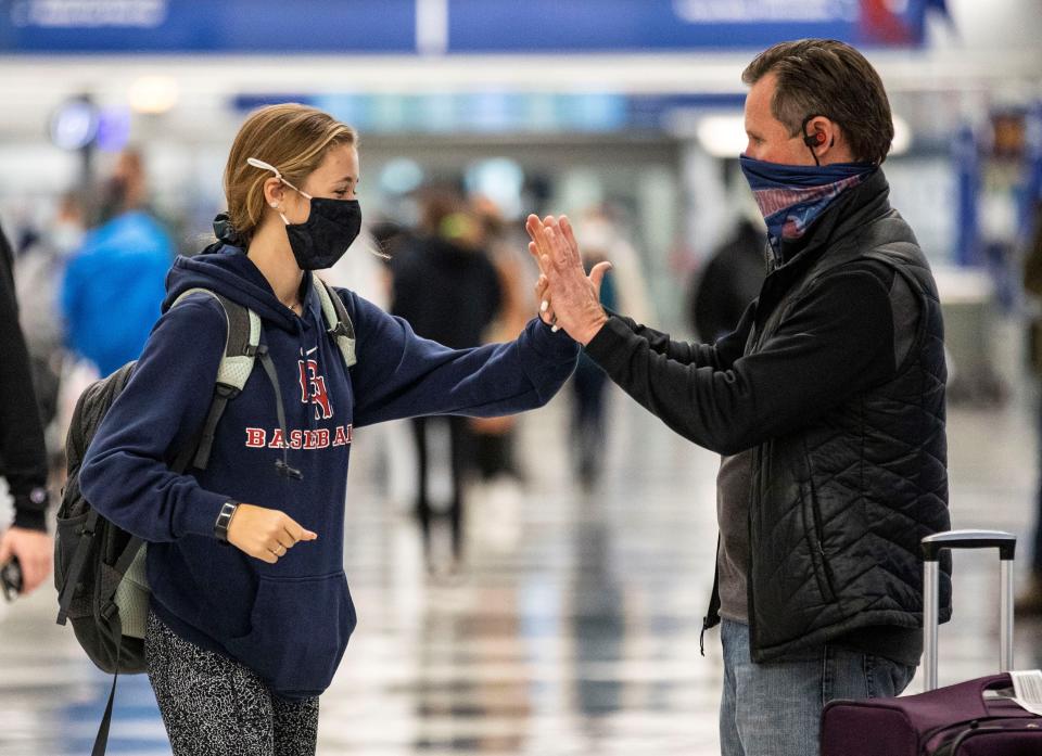 CHICAGO, Nov. 25, 2020 -- A man greets his daughter at O'Hare International Airport in Chicago, the United States, on Nov. 25, 2020. U.S. Midwest state of Illinois reported 11,378 new COVID-19 cases and 155 new deaths on Wednesday, according to local public health officials. This is the second-highest daily death count the state has suffered in the second wave of the COVID-19 pandemic, the Chicago Sun-Times reported. (Photo by Joel Lerner/Xinhua via Getty) (Xinhua/Joel Lerner via Getty Images)