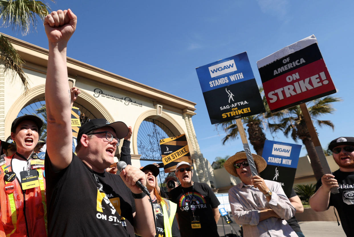 SAG-AFTRA National Executive Director and Chief Negotiator Duncan Crabtree-Ireland gestures as SAG-AFTRA members walk the picket line during their ongoing strike outside Paramount Pictures Studios, in Los Angeles, California, U.S. November 3, 2023. REUTERS/Mario Anzuoni