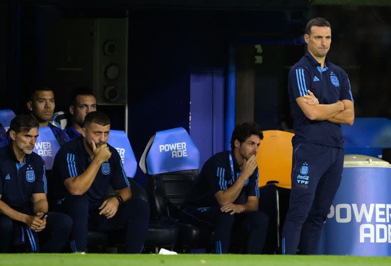 El cuerpo técnico argentino, en el partido anterior a Uruguay ¿Seguirán?