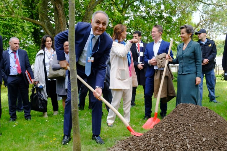 Moroccan Foreign Minister Salaheddine Mezouar (L) holds a shovel as he plants a tree next to French Environment minister Segolene Royal after the opening ceremony of the Bonn Climate Change Conference in Bonn, Germany, on May 16, 2016