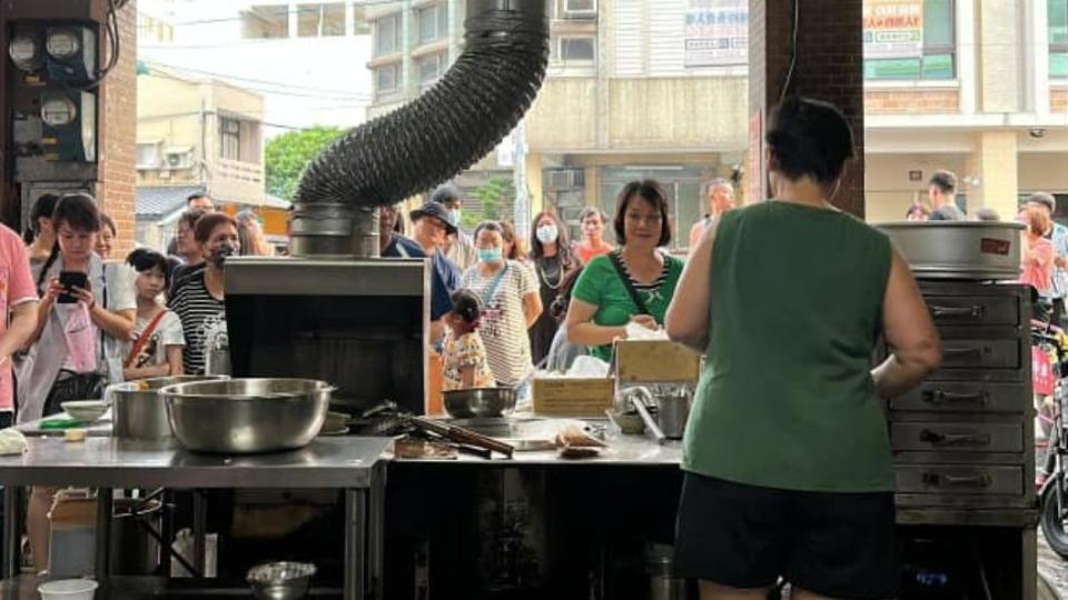 北門口肉圓以酥脆的口感聞名。（圖／翻攝自路上觀察學院）