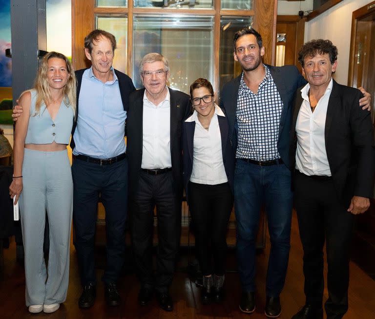 Cena de atletas en Puerto Madero con Thomas Bach: Delfina Merino, Santiago Lange, Paula Pareto, Sebastián Crismanich y Juan Curuchet