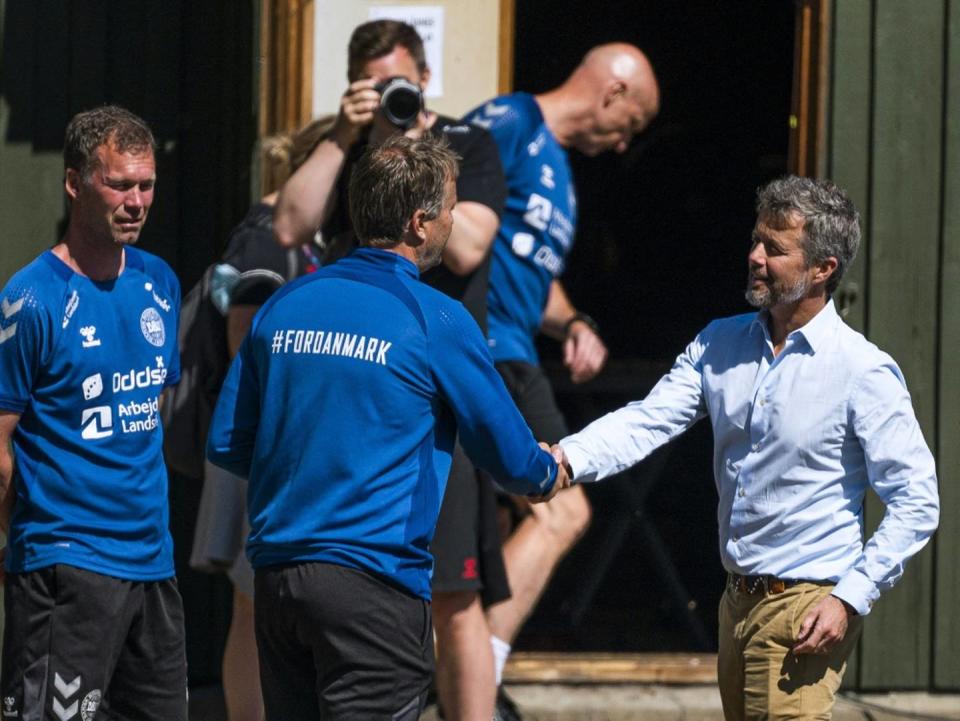 Kronprinz Frederik besucht dänisches Team