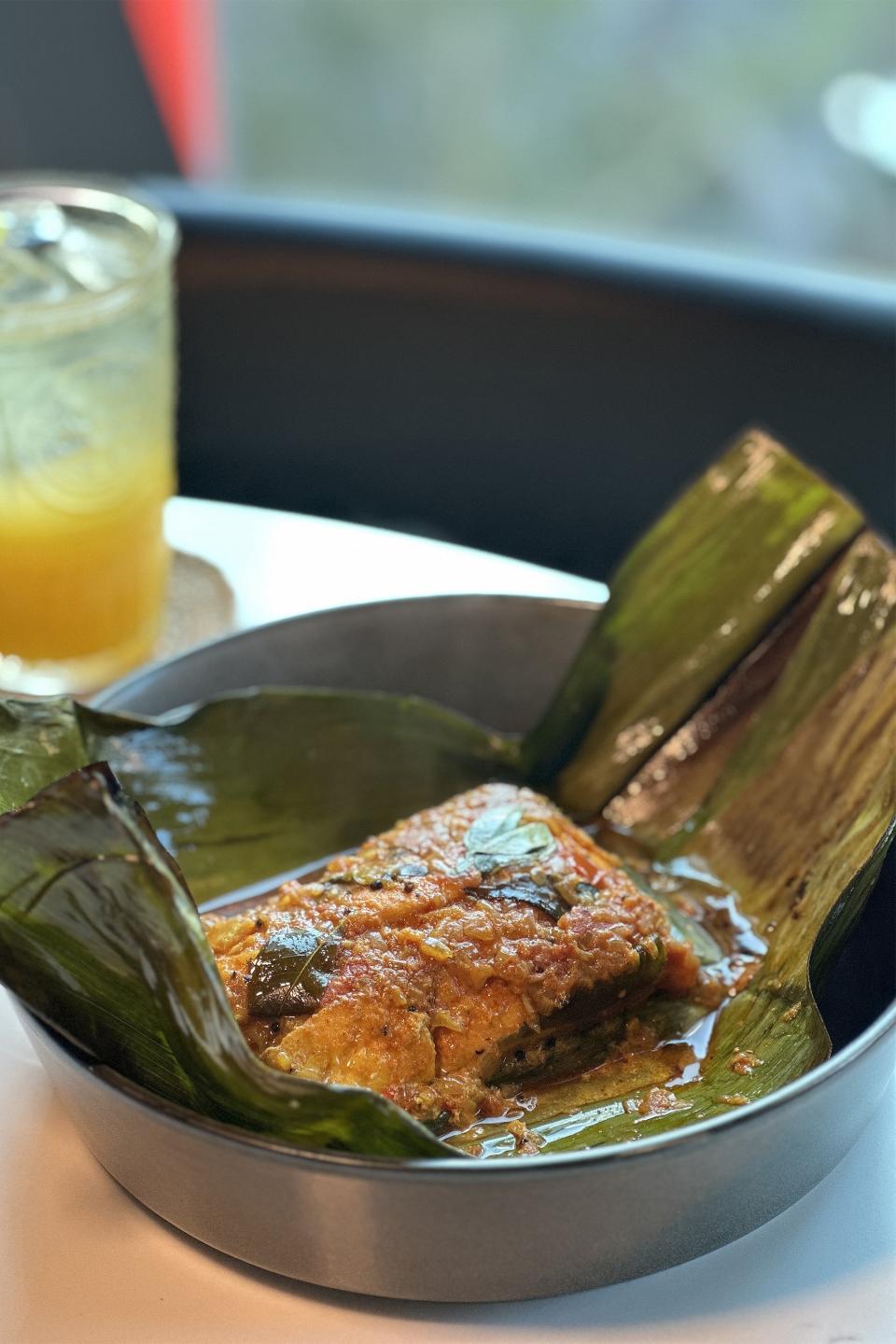 「喀拉拉的葉包魚」以龍虎石斑呈現南印度風味。（680元／份）