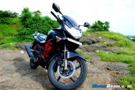 Power comes in from a 223cc engine which produces 17.6 BHP and 18.35 Nm. Price - Rs. 1.07 lakhs (Mumbai).