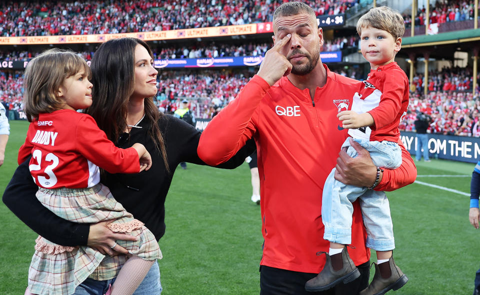 Buddy Franklin with his wife and kids.