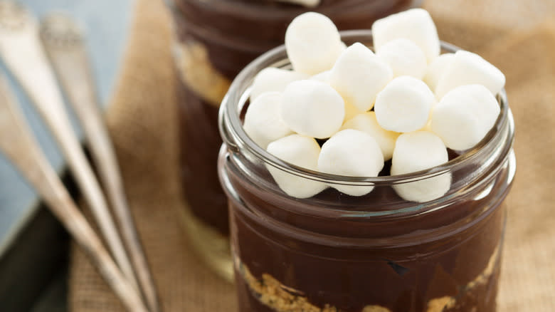 banana cream parfait in mason jar