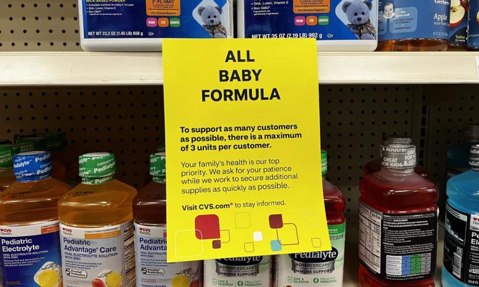 A sign at a US pharmacy about the baby formula shortage.