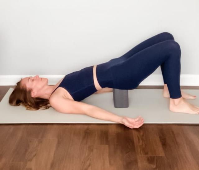 6 easy postpartum yoga poses for birth recovery - Yahoo Sports