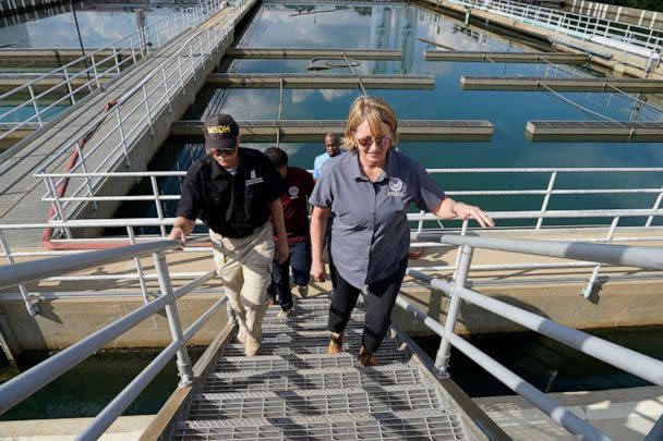PHOTO: Deanne Criswell, administrator of the Federal Emergency Management Agency (FEMA), right, leads a group of officials during a visit to the City of Jackson's O.B. Curtis Water Treatment Facility in Ridgeland, Miss., Sept. 2, 2022.  (Rogelio V. Solis/Pool via AP)