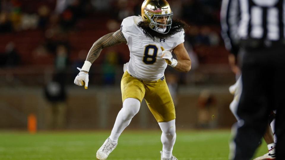 <div>STANFORD, CALIFORNIA - NOVEMBER 25: Marist Liufau #8 of the Notre Dame Fighting Irish rushes the edge in the second half during a game against the Stanford Cardinal at Stanford Stadium on November 25, 2023 in Stanford, California. (Photo by Brandon Sloter/Image Of Sport/Getty Images)</div>