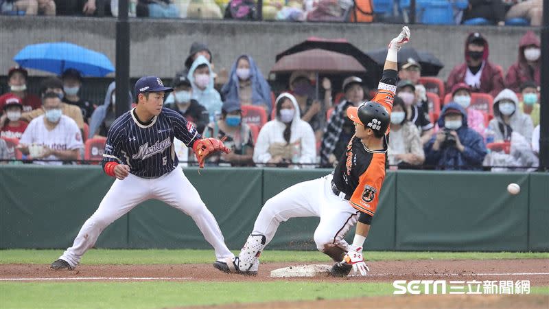 統一獅外野手蘇智傑敲出三壘安打。（圖／記者劉彥池攝影）