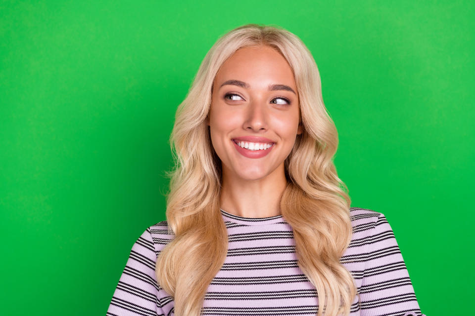 No todos nacemos con los dientes absolutamente blancos. A diferentes personas, diferentes tonos dentales. (Getty Creative)