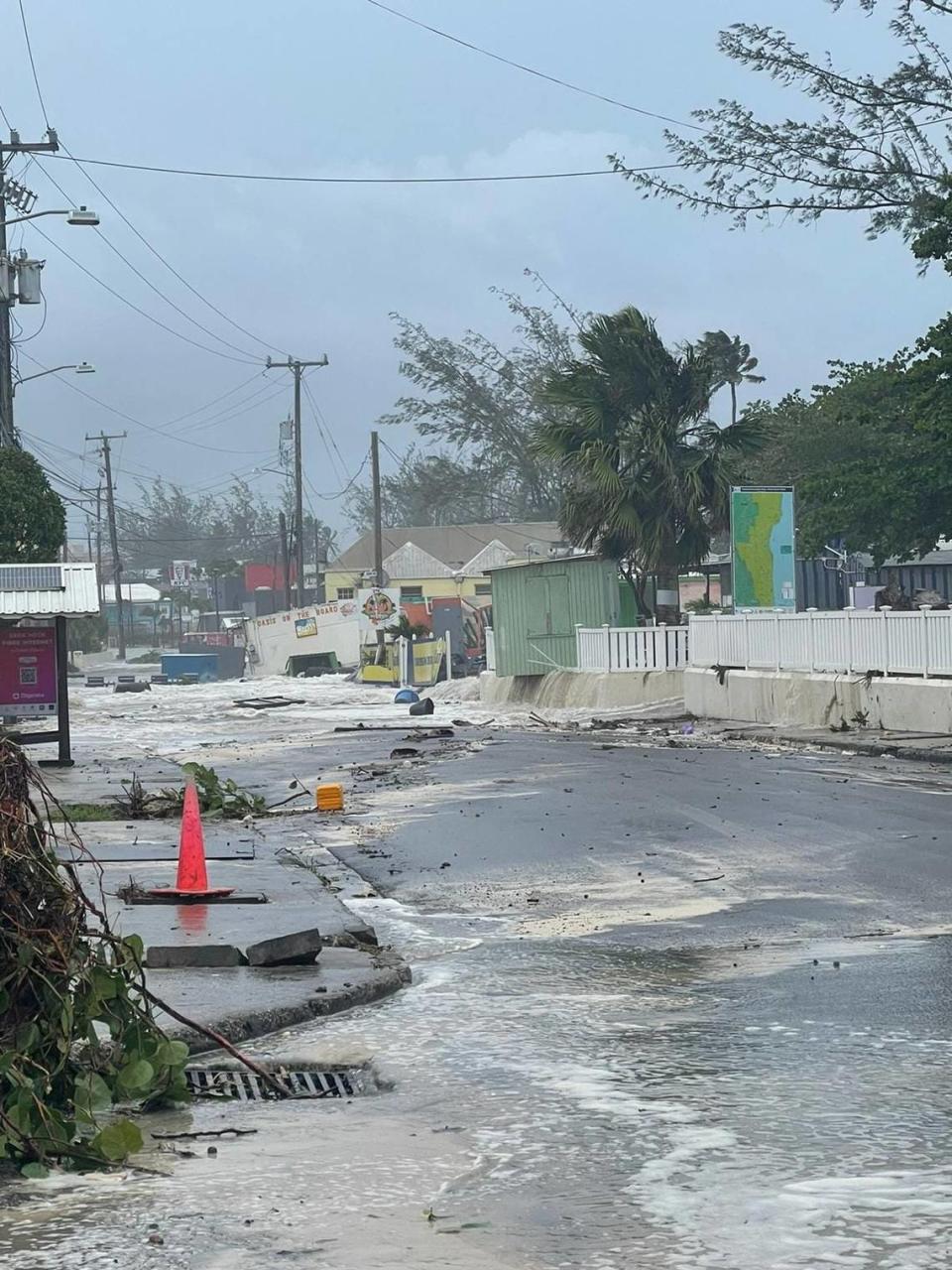 La Embajada de Estados Unidos en Bridgetown publicó esta foto de algunos de los daños en Barbados después del huracán Beryl de categoría 4 que arrasó el sureste del Caribe el lunes 1 de julio de 2024.