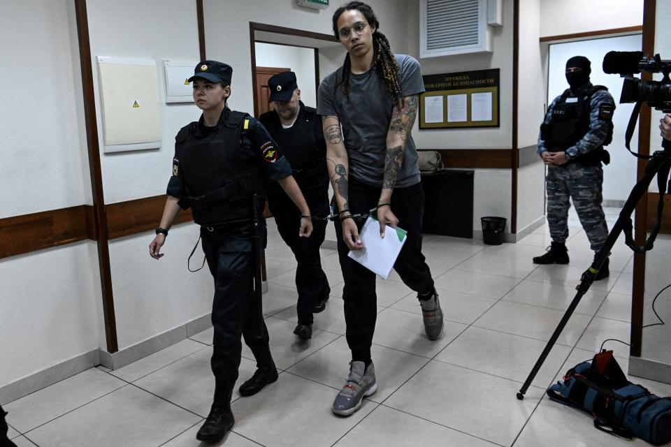 La basquetbolista de la Asociación Nacional de Baloncesto Femenino de EE. UU. (WNBA) Brittney Griner fue condenada en Rusia a 9 años de prisión por contrabando y almacenamiento de estupefacientes. (Foto:  Kirill KUDRYAVTSEV / AFP vía Getty Images)