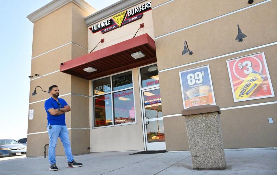 Zahi Saleh has opened the seventh Triangle Drive In Burgers location, this time adjacent to an ARCO AM/PM gas station at Brawley Avenue and Highway 180. The burger joint, which features a classic American retro diner with a rock ‘n’ roll theme, opened on April 20.