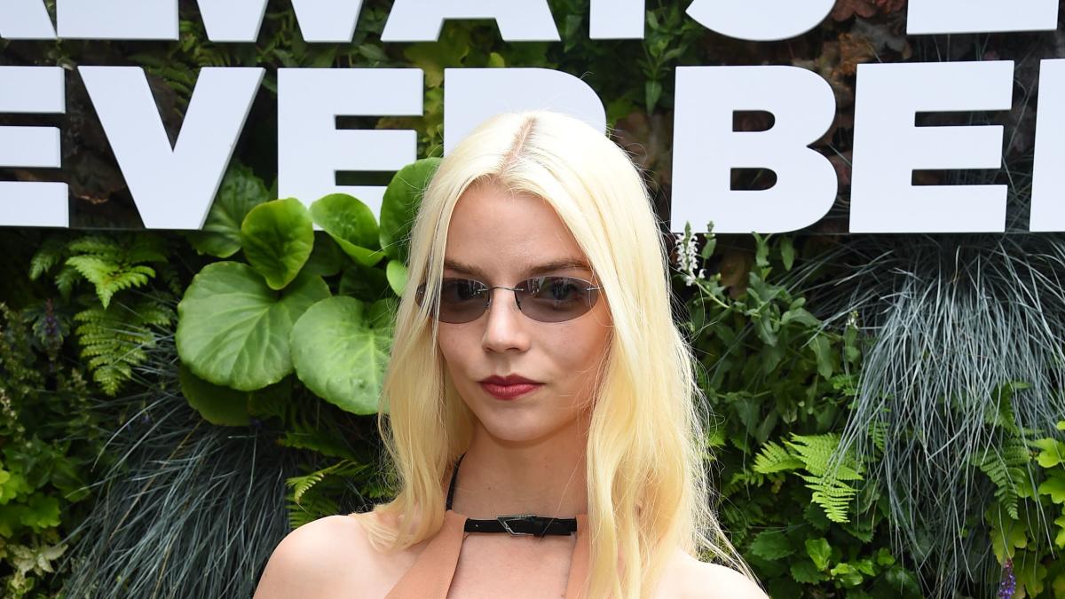 Anya Taylor-Joy brings cheer to Wimbledon with a canary-shaped clutch