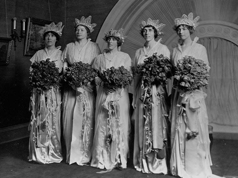 Woodrow Wilson's daughter Jessie Wilson with her bridesmaids at the White House