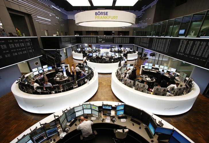 Traders work at their screens in front of the German share price index DAX board at the stock exchange in Frankfurt January 22, 2015. EUTERS/Ralph Orlowski