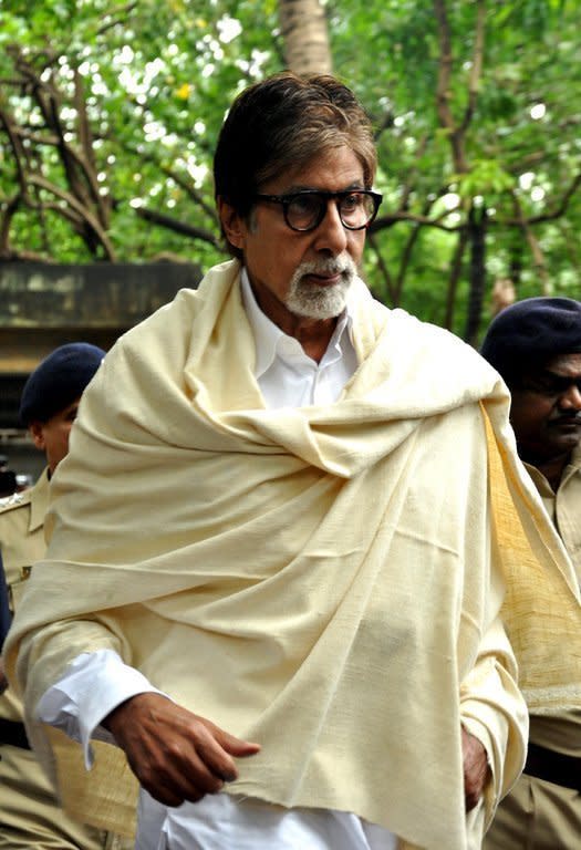 Bollywood actor Amitabh Bachchan arrives for the cremation of late actor Pran in Mumbai, on July 13, 2013. Veteran actor Pran -- who played villains and character roles in more than 400 movies -- has been cremated in Mumbai following his death at the age of 93