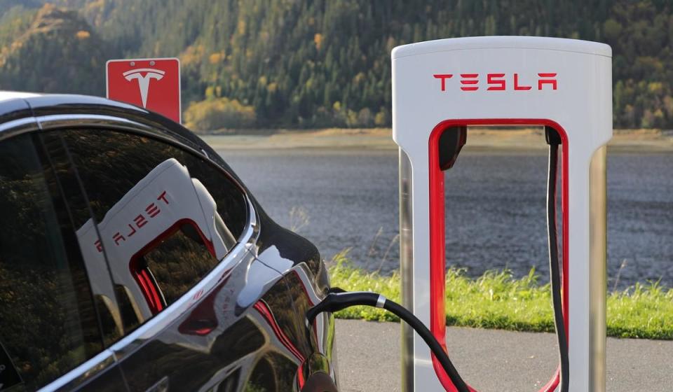 Tesla abrirá nueva megafábrica de baterías en China. Foto: Pixabay.