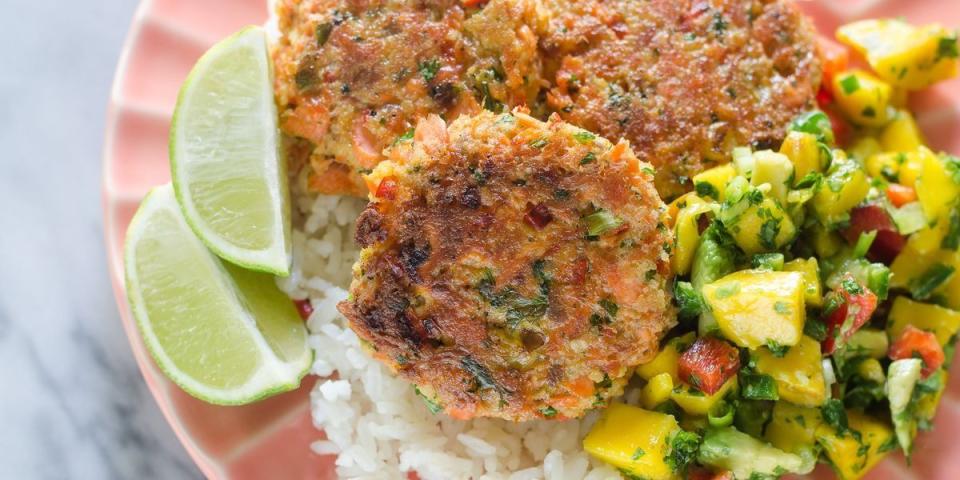 salmon cakes with mango salsa