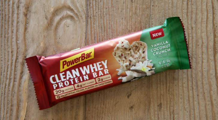 A picture of the Clean Whey Protein Bar flavoured vanilla coconut crunch.