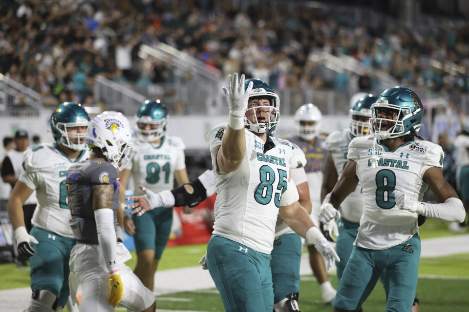 Coastal Carolina tight end Kendall Karr (85) gestures to the crowd after scoring a touchdown against San Jose State during the second half of the Hawaii Bowl NCAA college football game Saturday, Dec. 23, 2023, in Honolulu. (AP Photo/Marco Garcia)