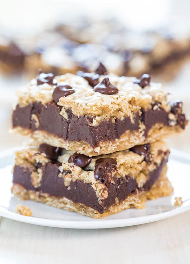 <p><a href="https://www.averiecooks.com/fudgy-oatmeal-chocolate-chip-cookie-bars/" rel="nofollow noopener" target="_blank" data-ylk="slk:Averie Cooks;elm:context_link;itc:0;sec:content-canvas" class="link ">Averie Cooks</a></p>