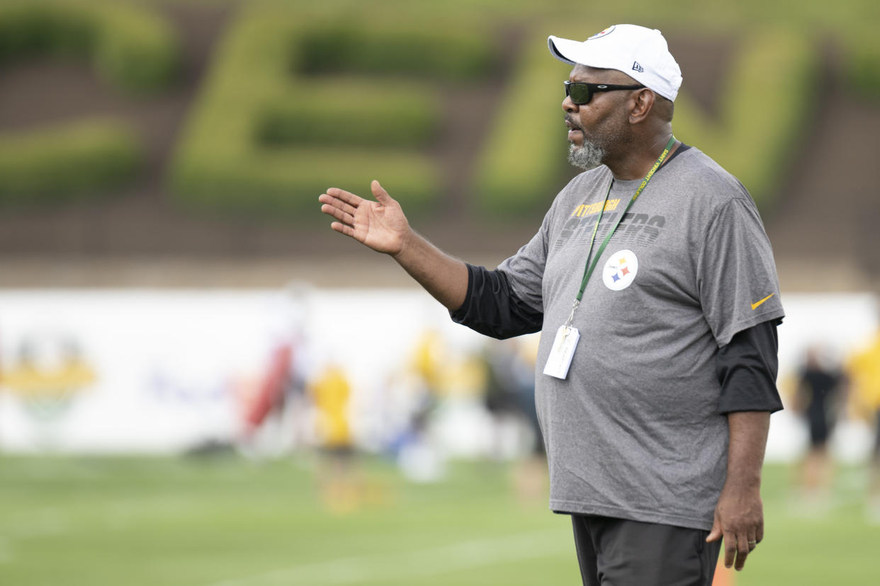 LATROBE, PA - JULY 26:  Pittsburgh Steelers Wide Receivers Coach Darryl Drake during the Pittsburgh Steelers training camp on July 26, 2019 at Chuck Noll Stadium at Saint Vincent College in Latrobe, PA. (Photo by Shelley Lipton/Icon Sportswire via Getty Images)
