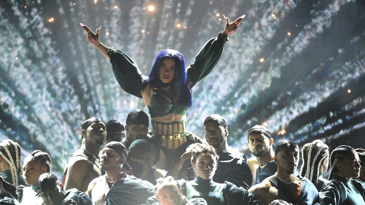 Cardi B gibt sich kämpferisch bei den BET Awards  in Los Angeles. Foto: Chris Pizzello/Invision