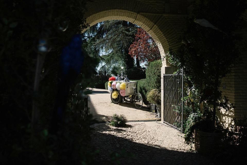 Just Outside of Madrid, This Countryside Wedding Combined Spanish and Filipino Traditions