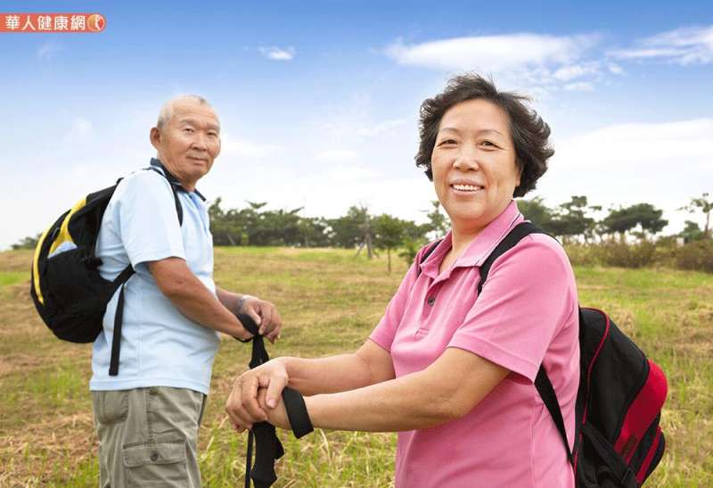 預防或延緩失智症要維持律運動，如健行、爬山、游泳、自行車、體操、有氧運動、瑜珈、太極拳等。（圖/華人健康網）