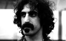 Frank Zappa (1940 bis 1993) war ein genialer Musiker und stolzer Bartträger. Die buschige Schnauzer-und-Unterlippenbart-Kombination wird heute auch als "The Zappa" bezeichnet. (Bild: Evening Standard/Getty Images)