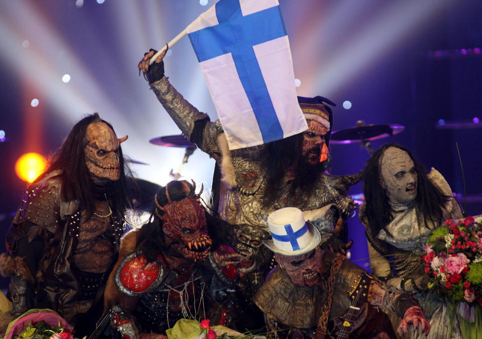 <p>Grusel-Stimmung beim ESC im Jahr 2006! Lordi rockten die Bühne und holten mit “Hard Rock Hallelujah” den Sieg nach Finnland. (Bild-Copyright: Petros Giannakouris/AP Photo)</p>