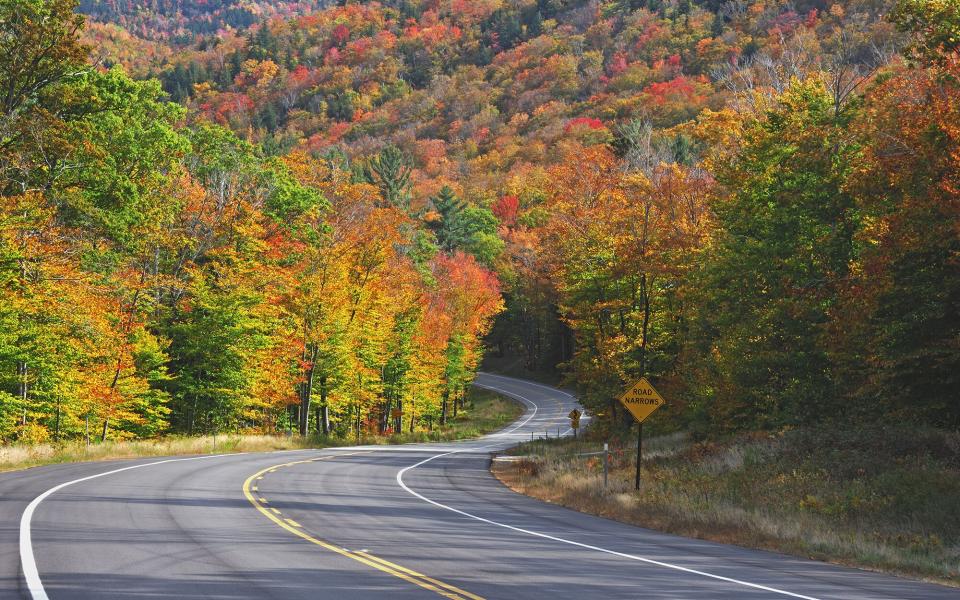 fall foliage in Kancamagus Highway, New Hampshire