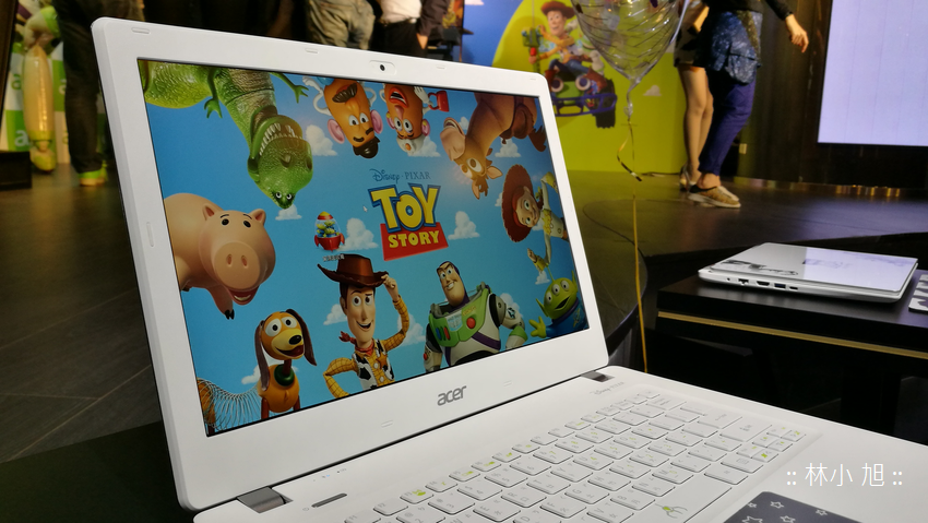 太可愛啦！Acer 宏碁推出 Aspire V13 限量「皮克斯 30 週年玩具總動員紀念筆電」讓人尖叫想要啊....