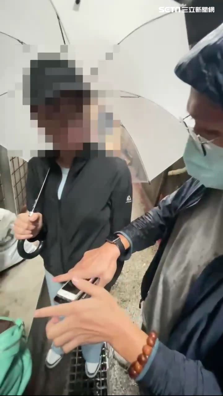 鄒男誤信詐騙集團陷阱，不但提供5個帳戶，還幫忙提領贓款給楊女。（圖／翻攝畫面）