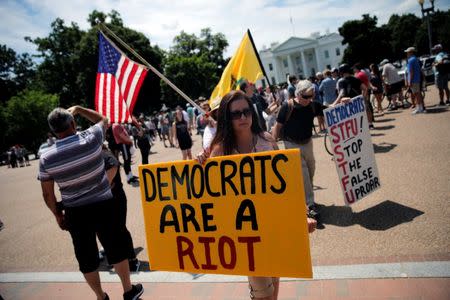 People attend a rally about free speech outside of the White House in Washington, U.S., June 25, 2017. REUTERS/Carlos Barria