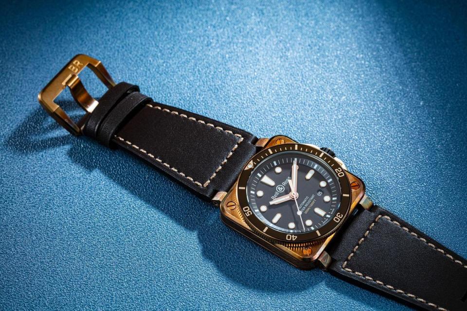 BR 03-92 Diver Brown Bronze，青銅錶殼與巧克力色的錶圈面盤，營造出古樸的迷人風格。