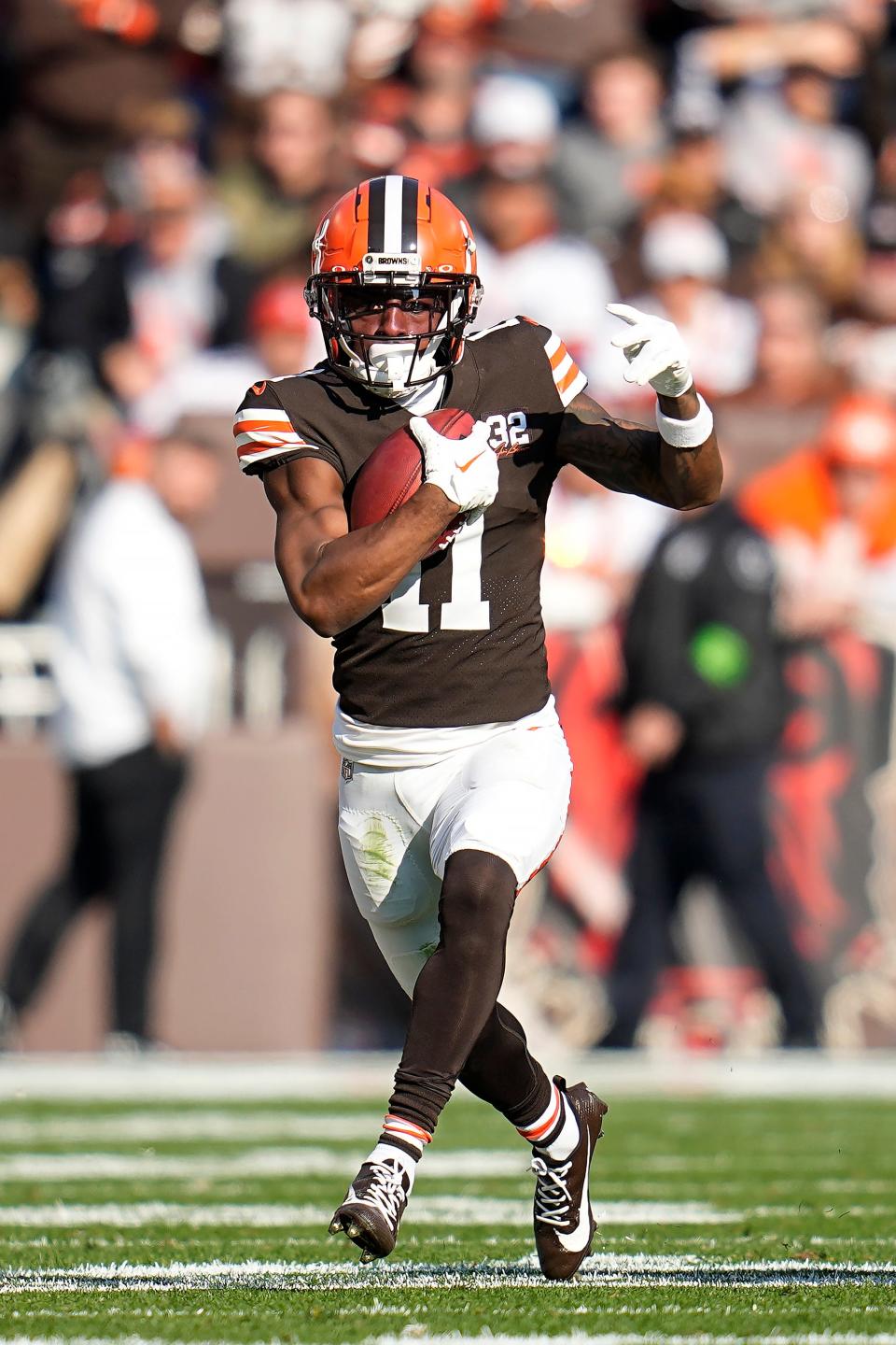 Cleveland Browns' James Proche returns a punt against the Arizona Cardinals during the first half of an NFL football game Sunday, Nov. 5, 2023, in Cleveland. (AP Photo/Sue Ogrocki)