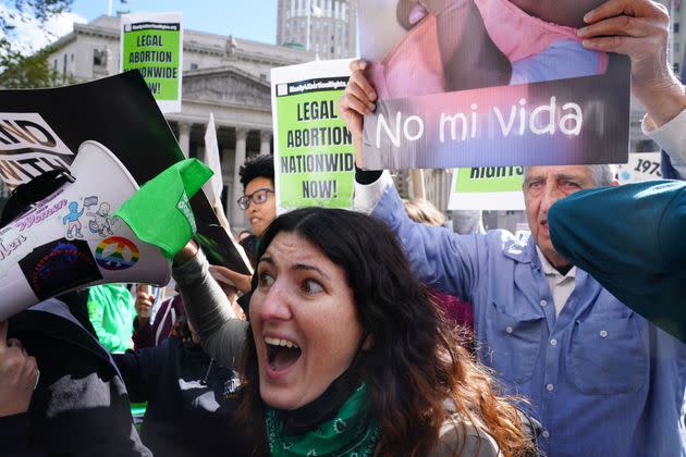 A New York City demonstrator yells at anti-abortion protestors. (Photo: BRYAN R. SMITH via Getty Images)