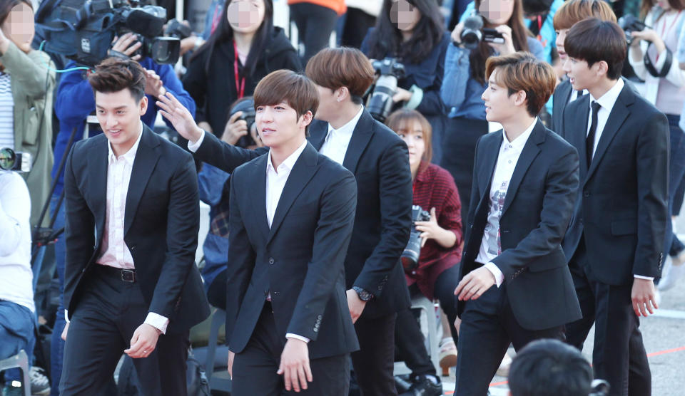 JINJU, SOUTH KOREA - OCTOBER 09:  U-KISS attend the 2015 Korea Drama Awards red carpet event at Gyeongnam Culture and Art Center on October 9, 2015 in Jinju, South Korea.  (Photo by ilgan Sports/Multi-Bits via Getty Images)